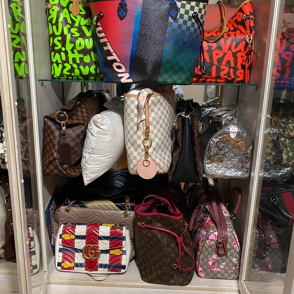 I’ll be posting shortly my Poshers!!! - Picture 2 of 5